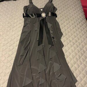 Semi Formal Size 8, cupped breast line